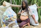Homeless single mother collects recyclable materials to make a living / Childhood