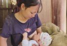 Poor Mother Forced to Trade Her Duck for Rice After Feeding Pigs